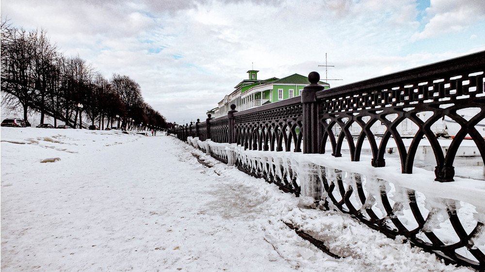 Текла река Волга ...