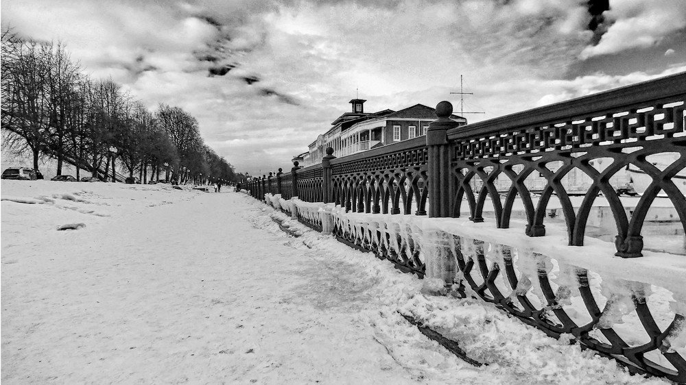 Текла река Волга ...