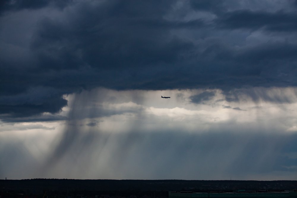 Самолёт и гроза