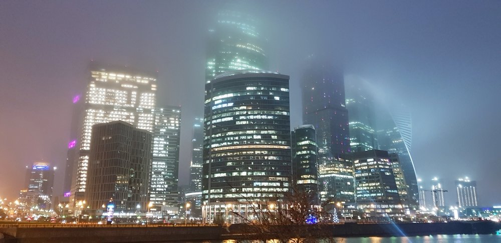 Туманные огни Москва-сити.