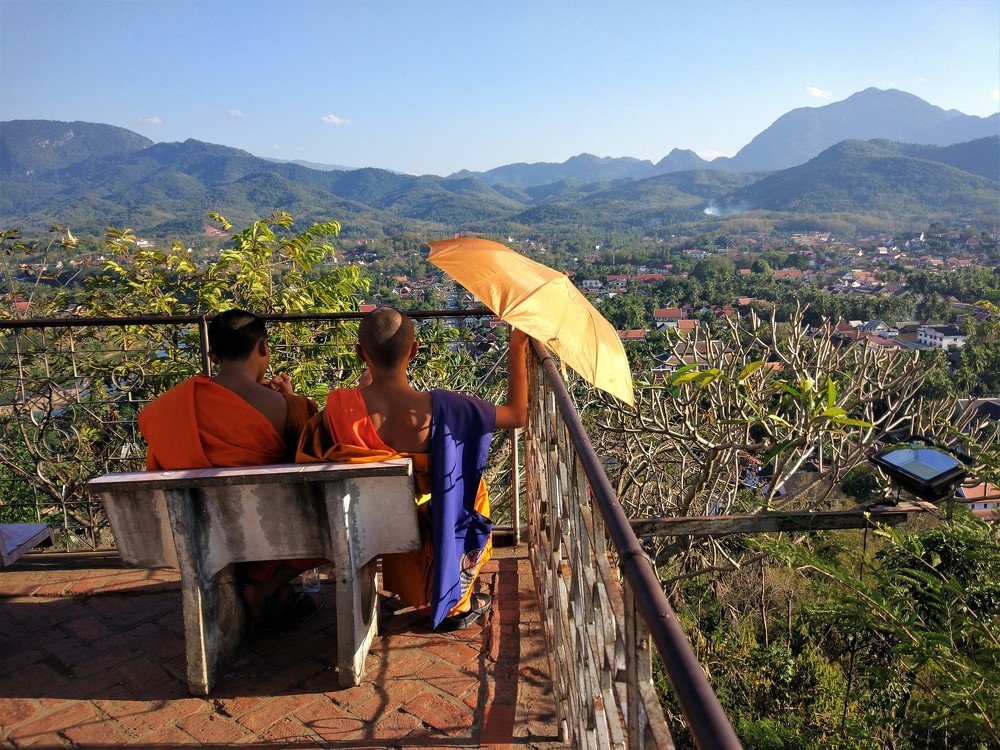 Лаосские монахи.