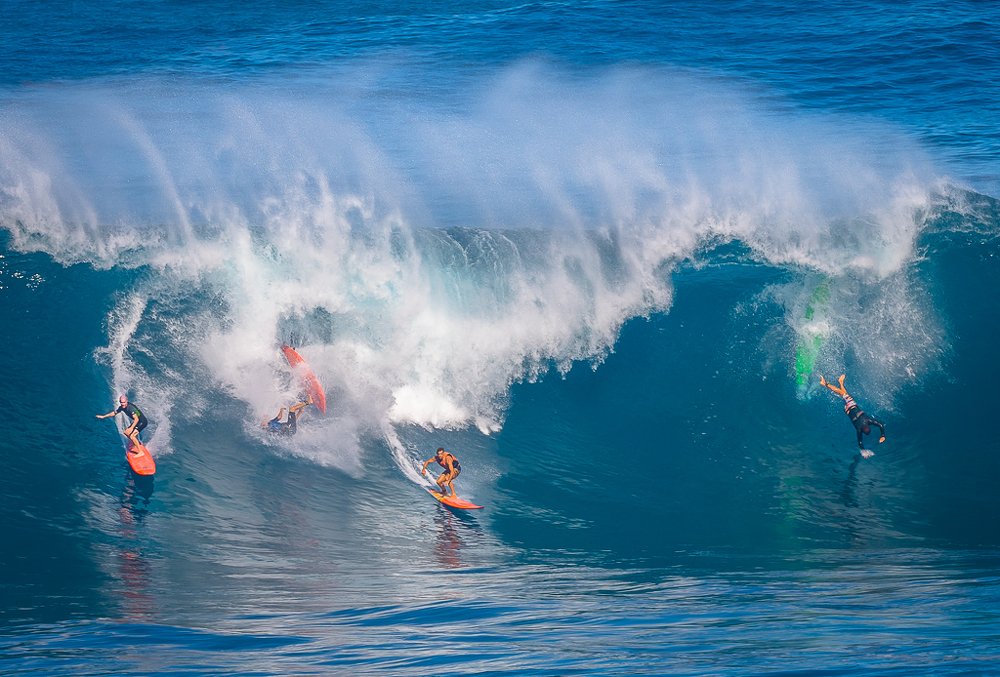 huge waves in Hawaii