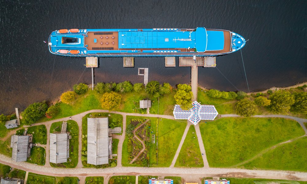 Деревня Мандроги и река Свирь