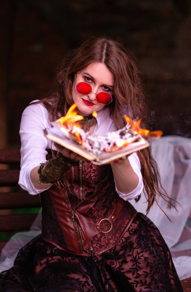 Девушка огонь