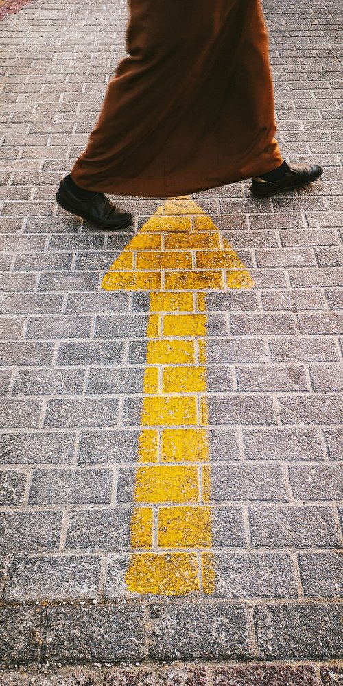 walking cross the arrow