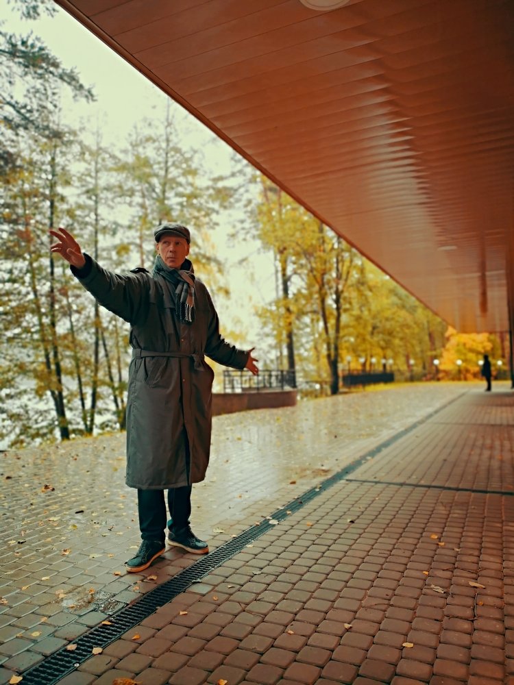 Andrey Arkadievich glues photo Wallpapers.Андрей Аркадьевич клеит фотообои.