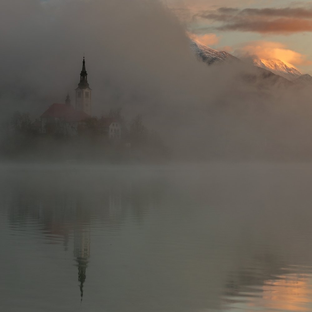 Рассвет на озере Блед