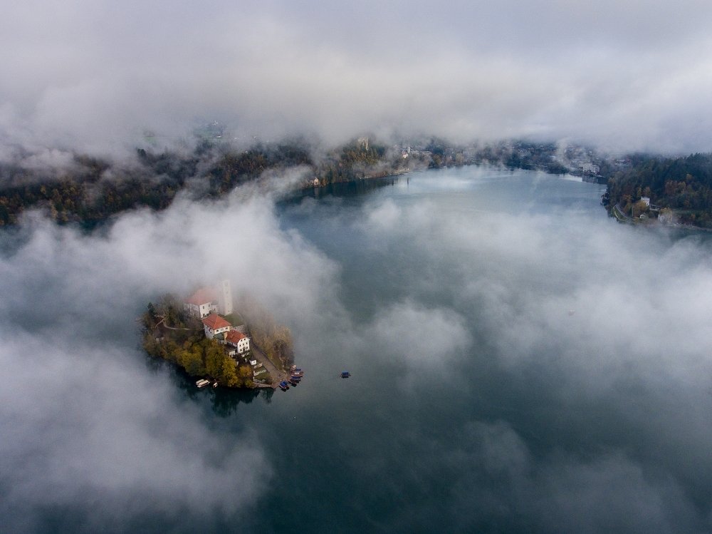 Облака над озером Блед