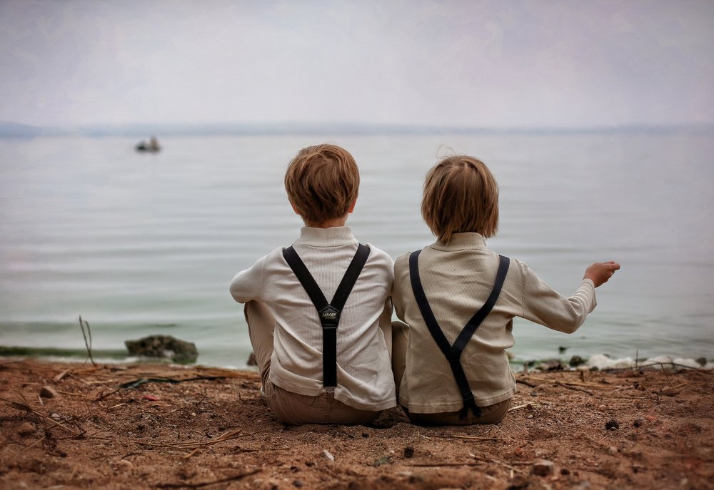 У синего моря