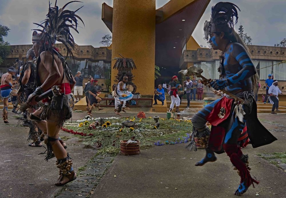 Walking between traditions