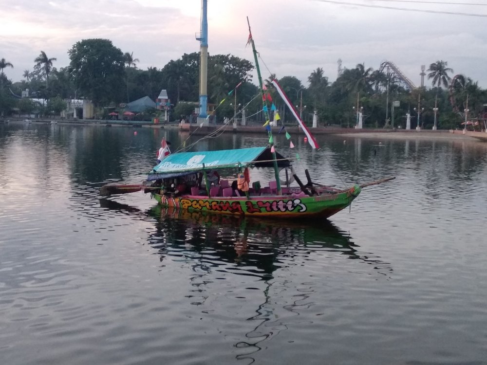 Photograph by Alfin Godeamus Loen