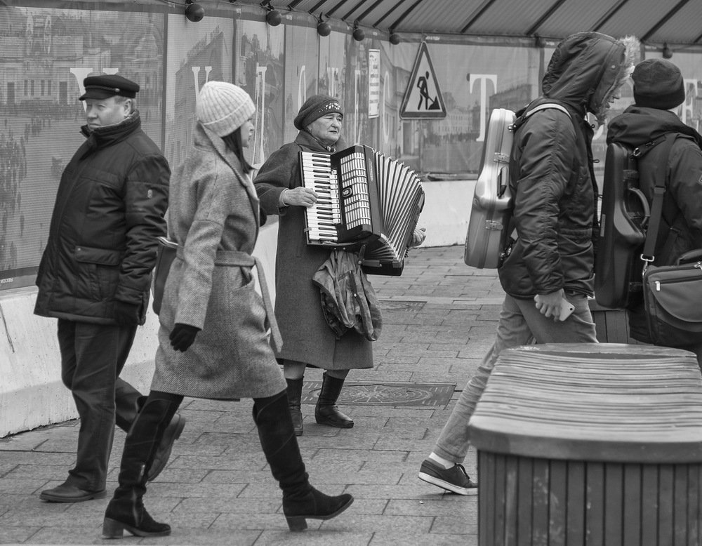 Под звуки аккордеона