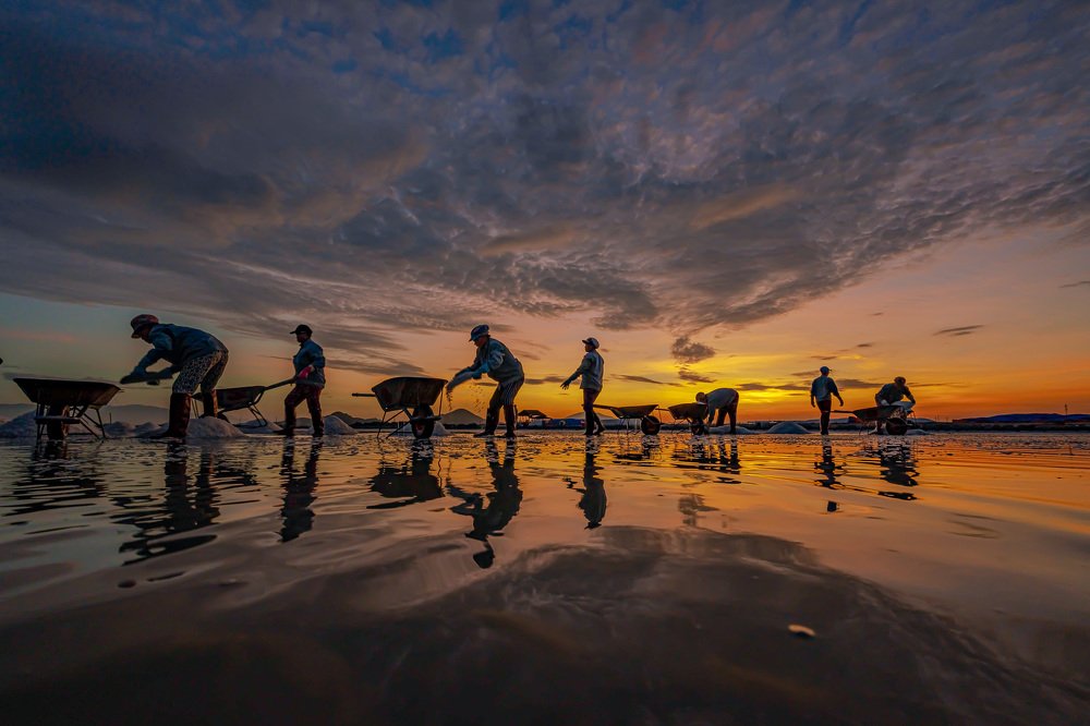 Salt making in Vietnam 3