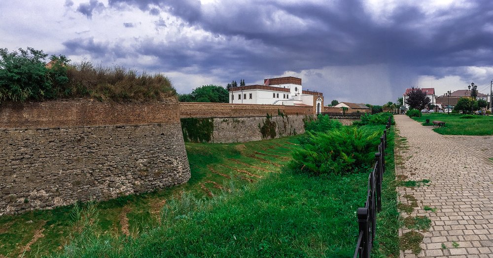 На краю бури...