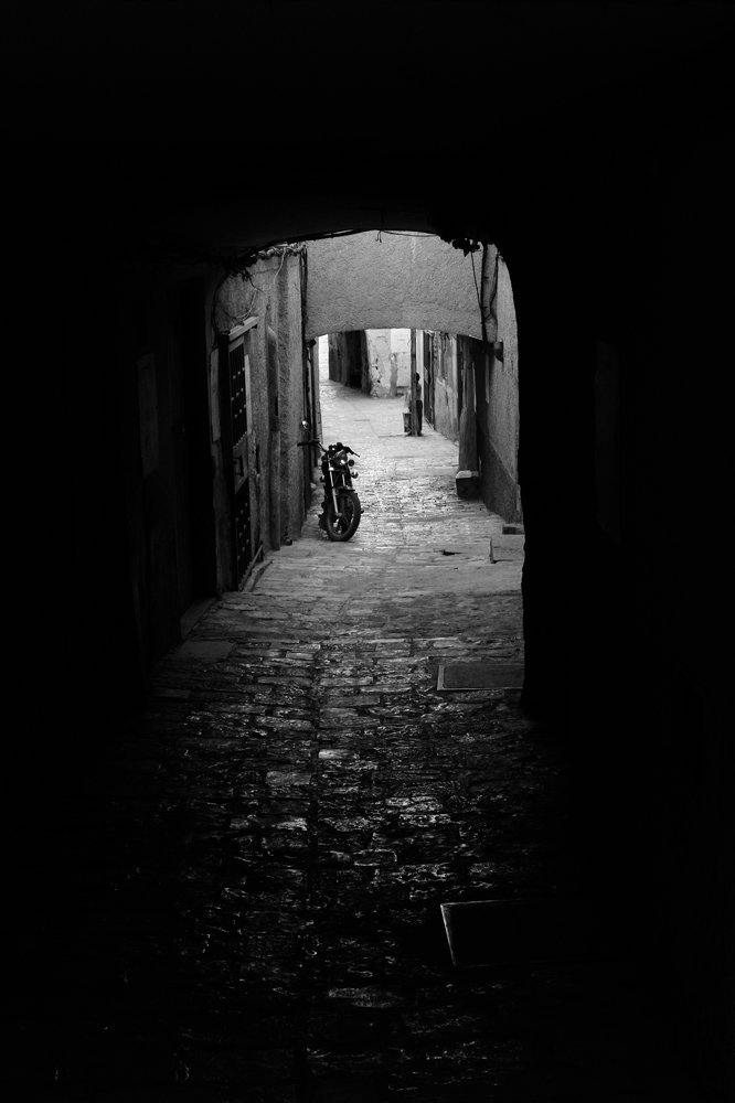 L'ENFANT ET LA CACHETTE