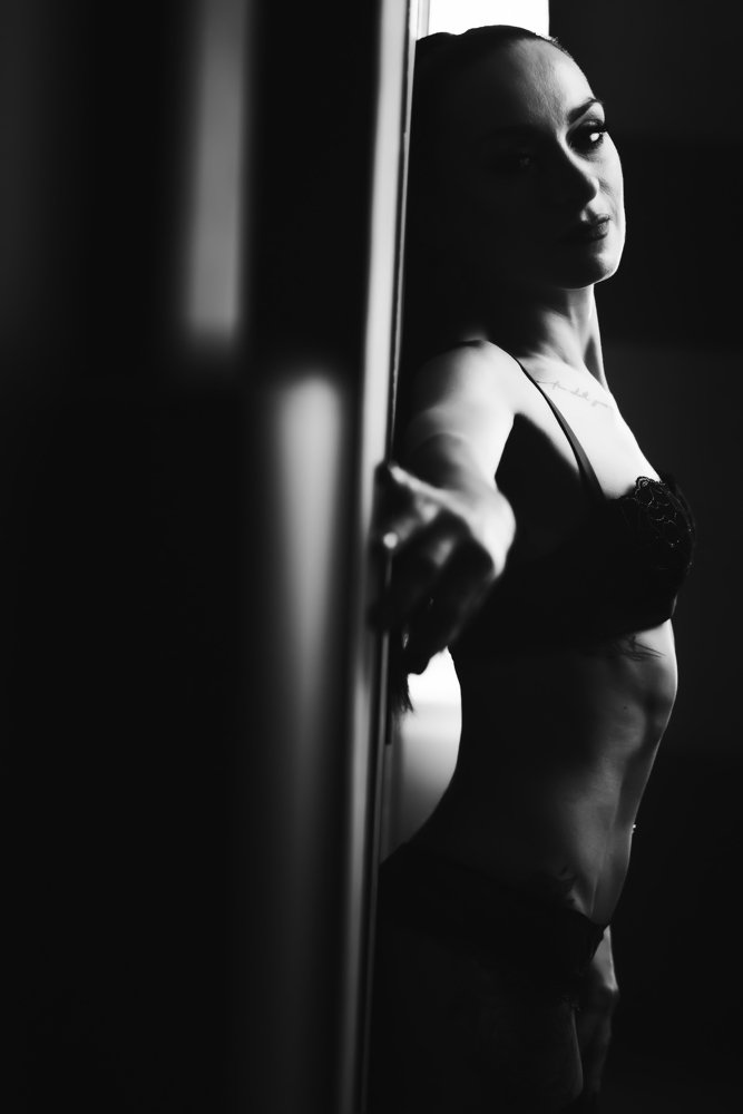 Женское чёрное и белое