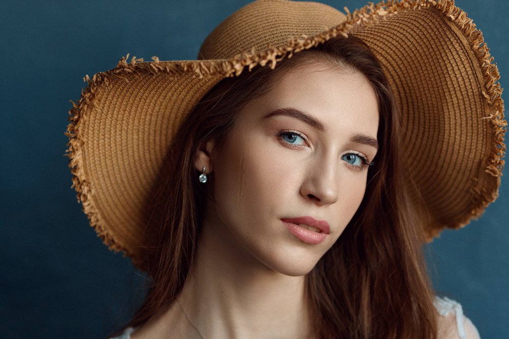 Девушка со шрамом.