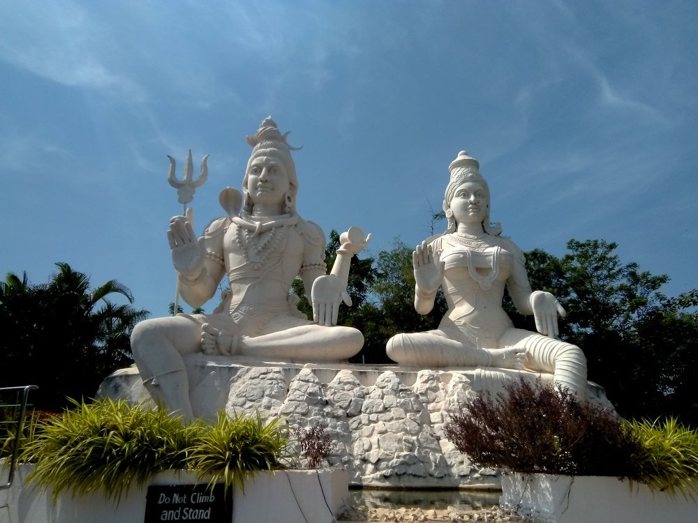 ID: The Lord Shiva and Goddess Parvathi