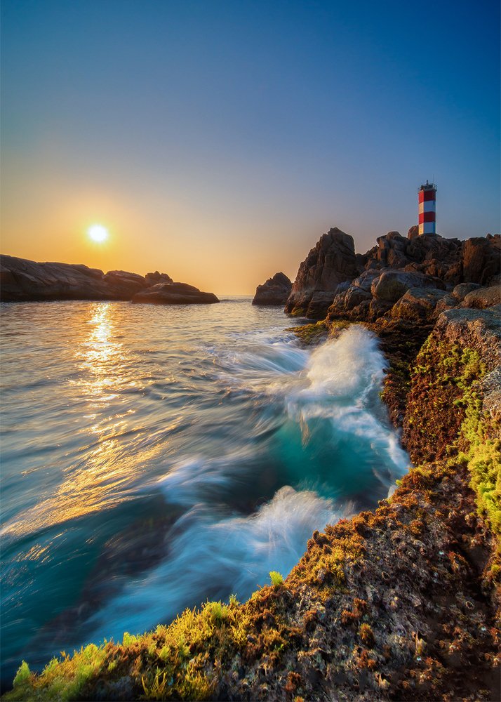 Sunrise at Ganh Den lighthouse