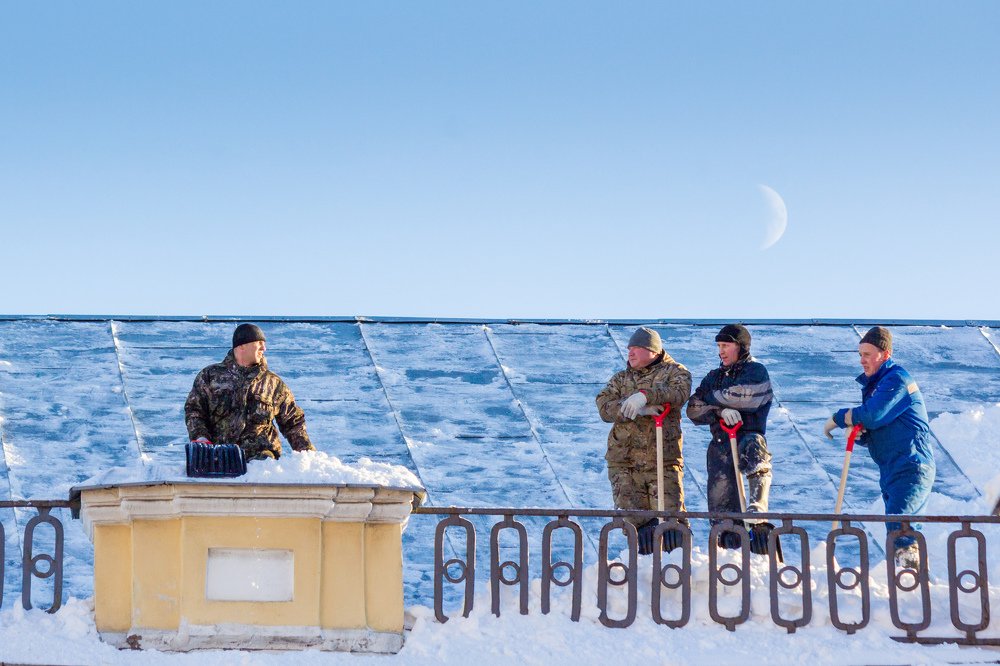Диалоги и луна