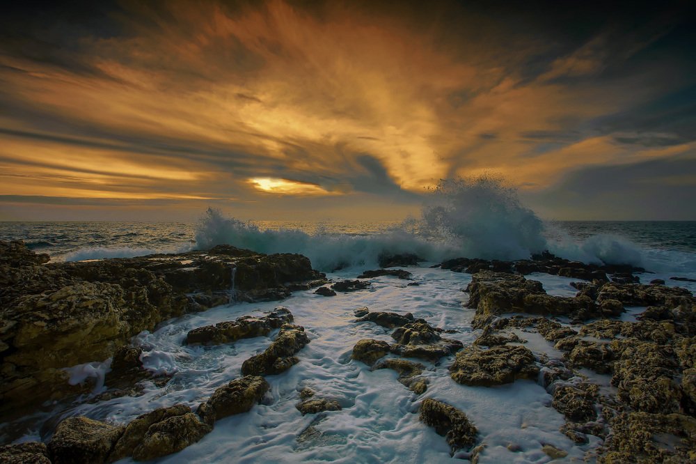 Прибой в "Голубой бухте"