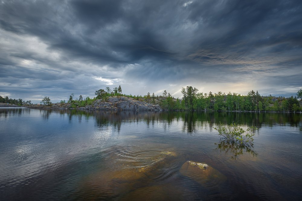 Грозовое небо над бухтой Терву.