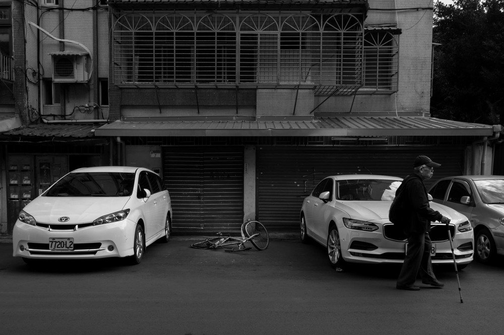 Estacioné y sigo caminando