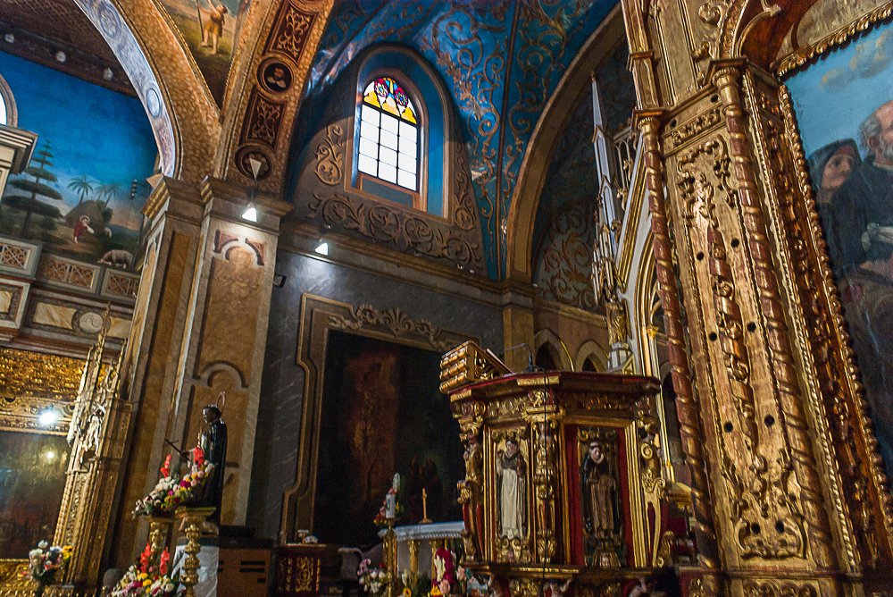 ENTRE ARCOS Y PILARES .