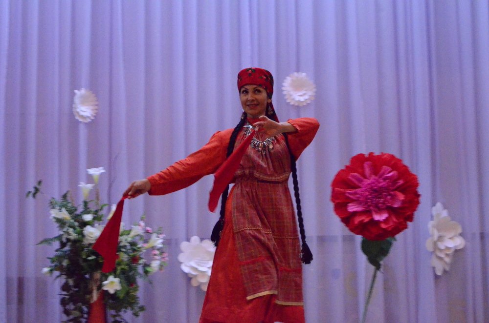 Танец ведущей