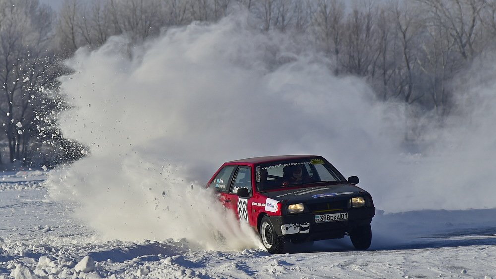 На ледовом вираже.