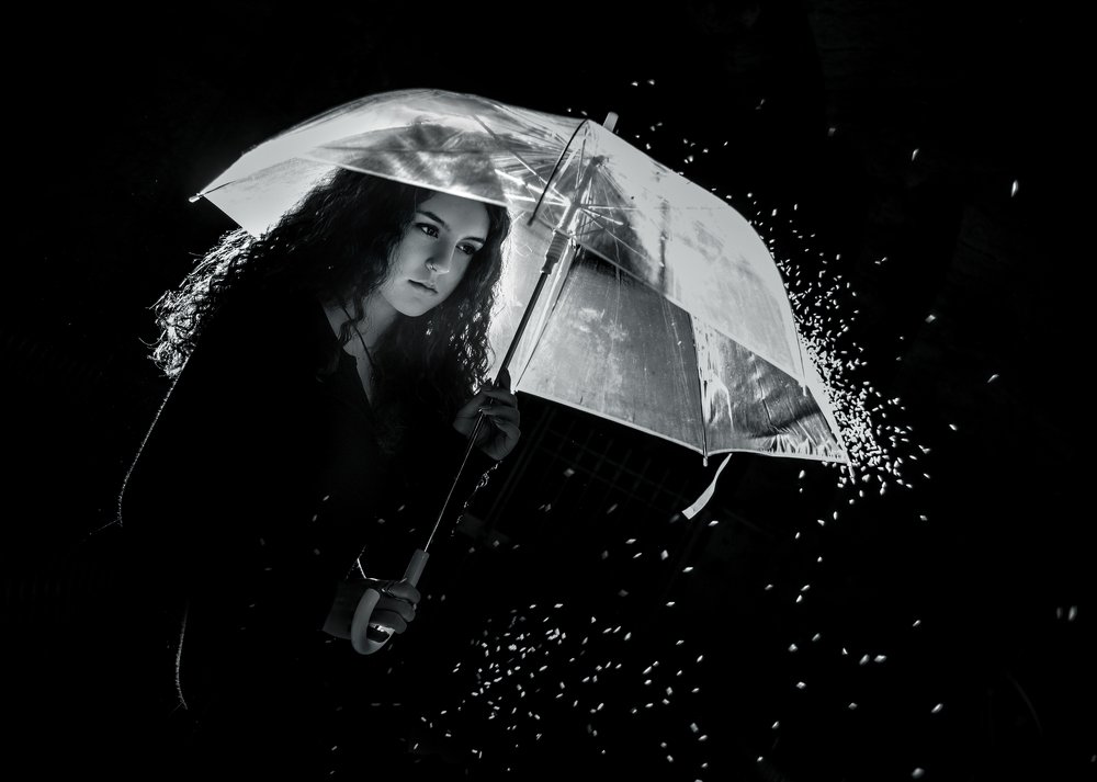 Девушка с зонтом