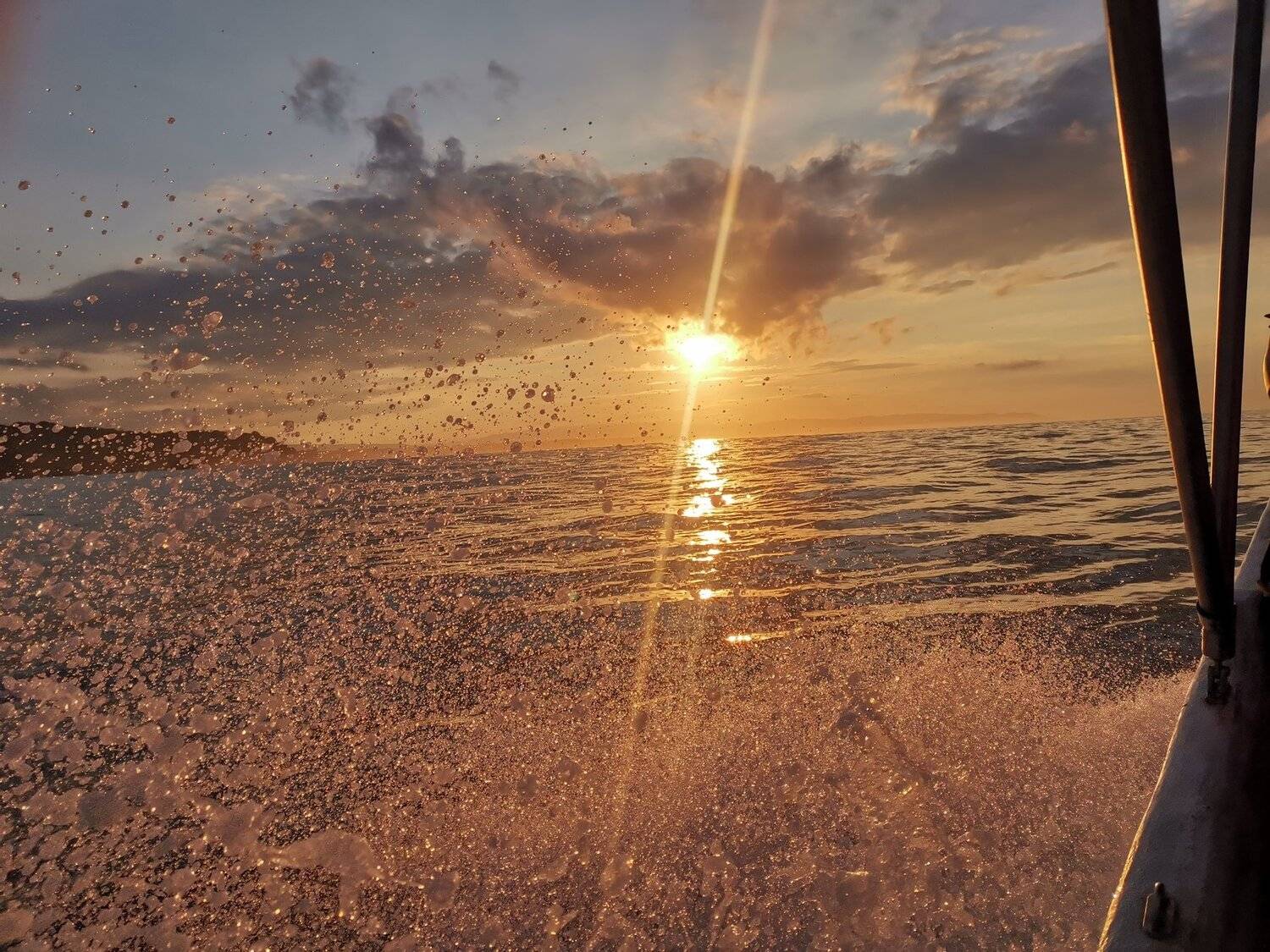 Amanecer en el mar