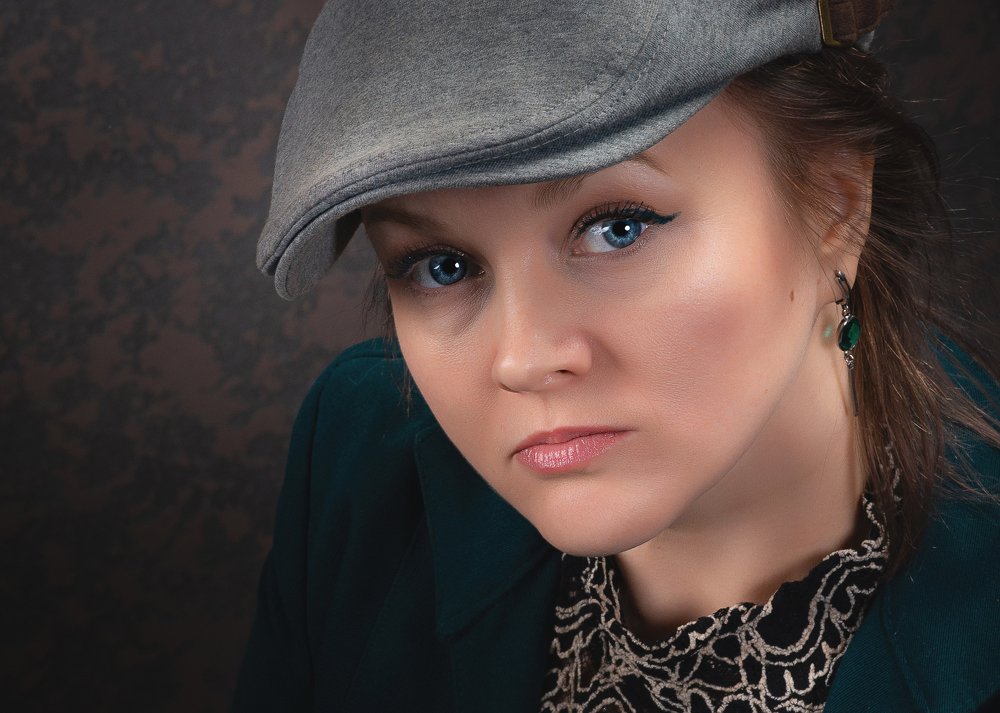 Острые козырьки..