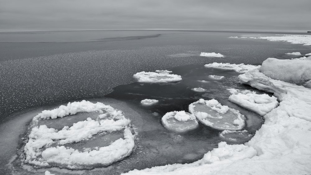 Ледяные блинчики.