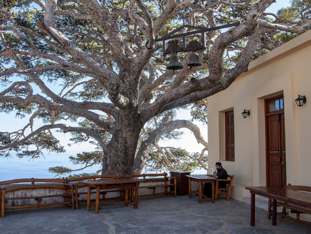 Один ,но не один -Бог рядом