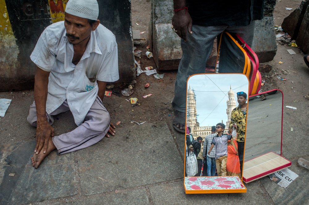 One frame,two stories