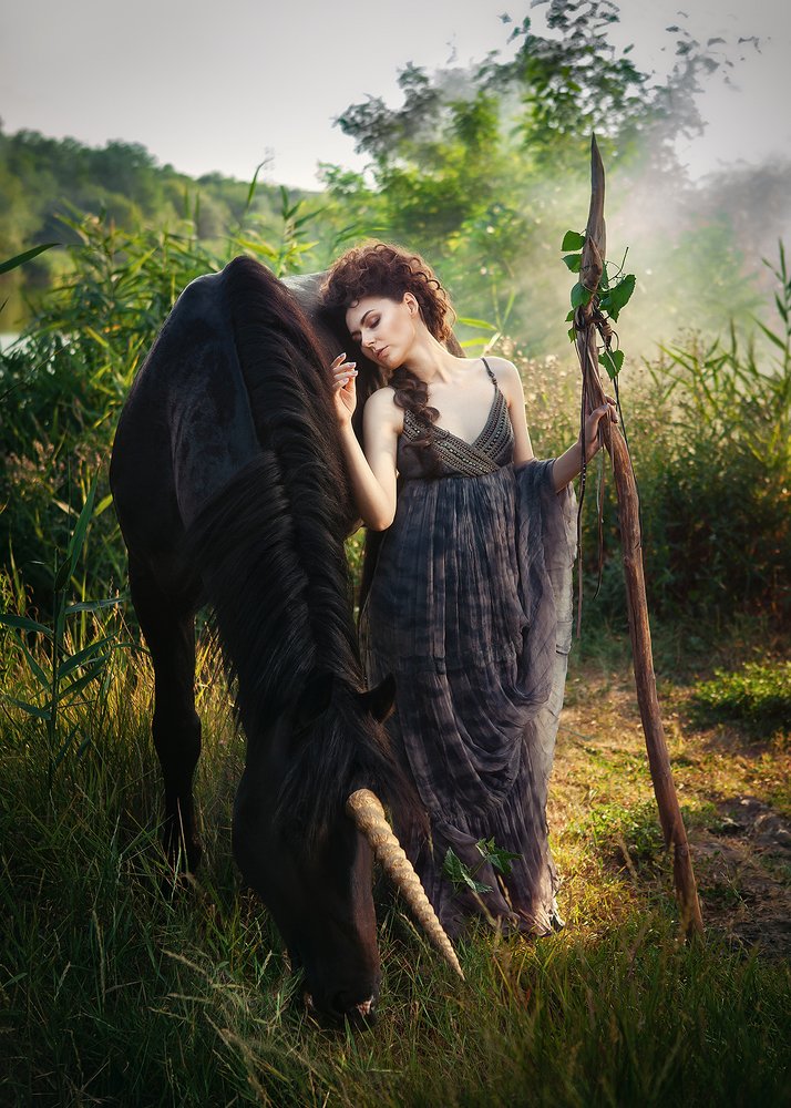 Дриада и Единорог у озера