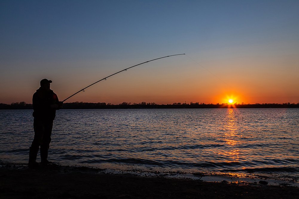 Одинокий рыбак