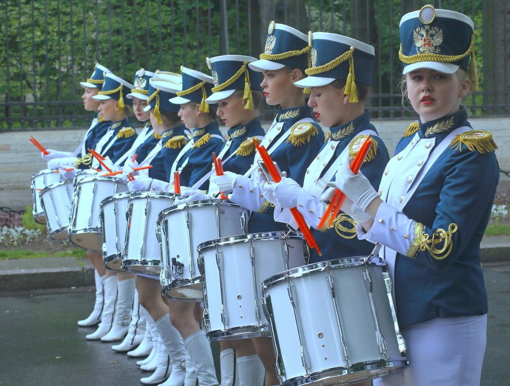 Барабанщицы.