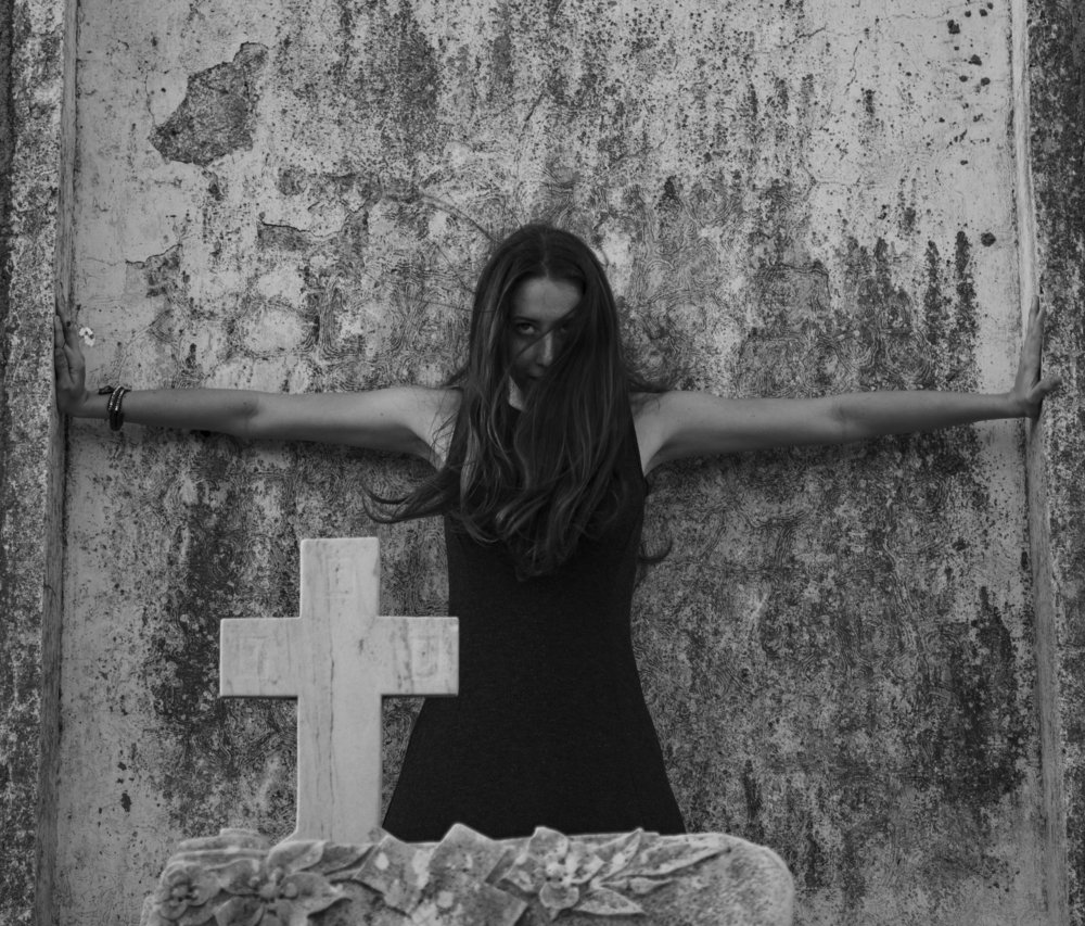 “En Espera de los Vivos”