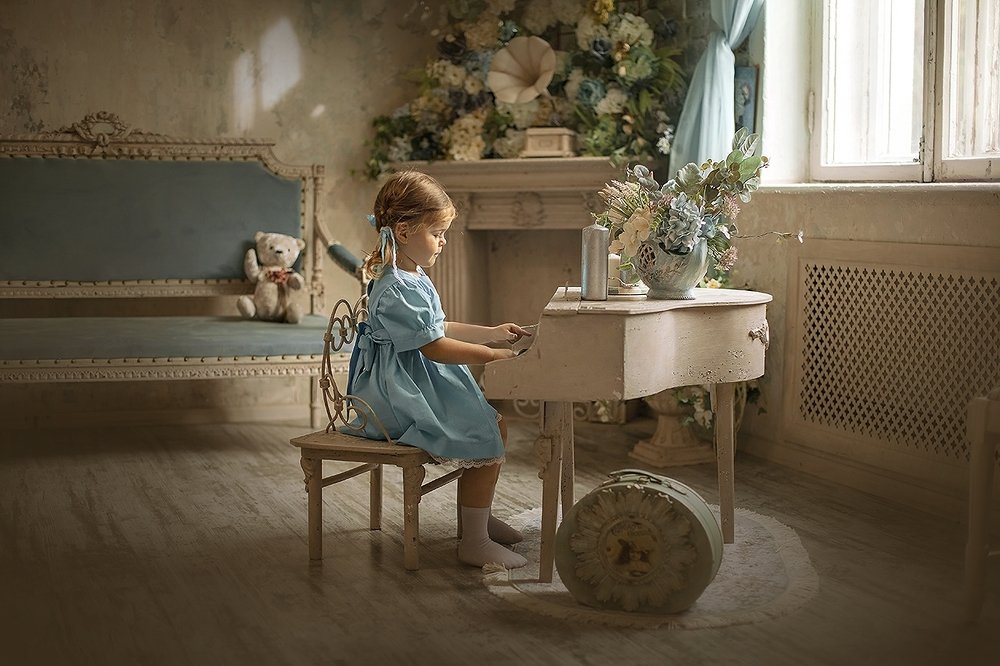 Юная пианистка