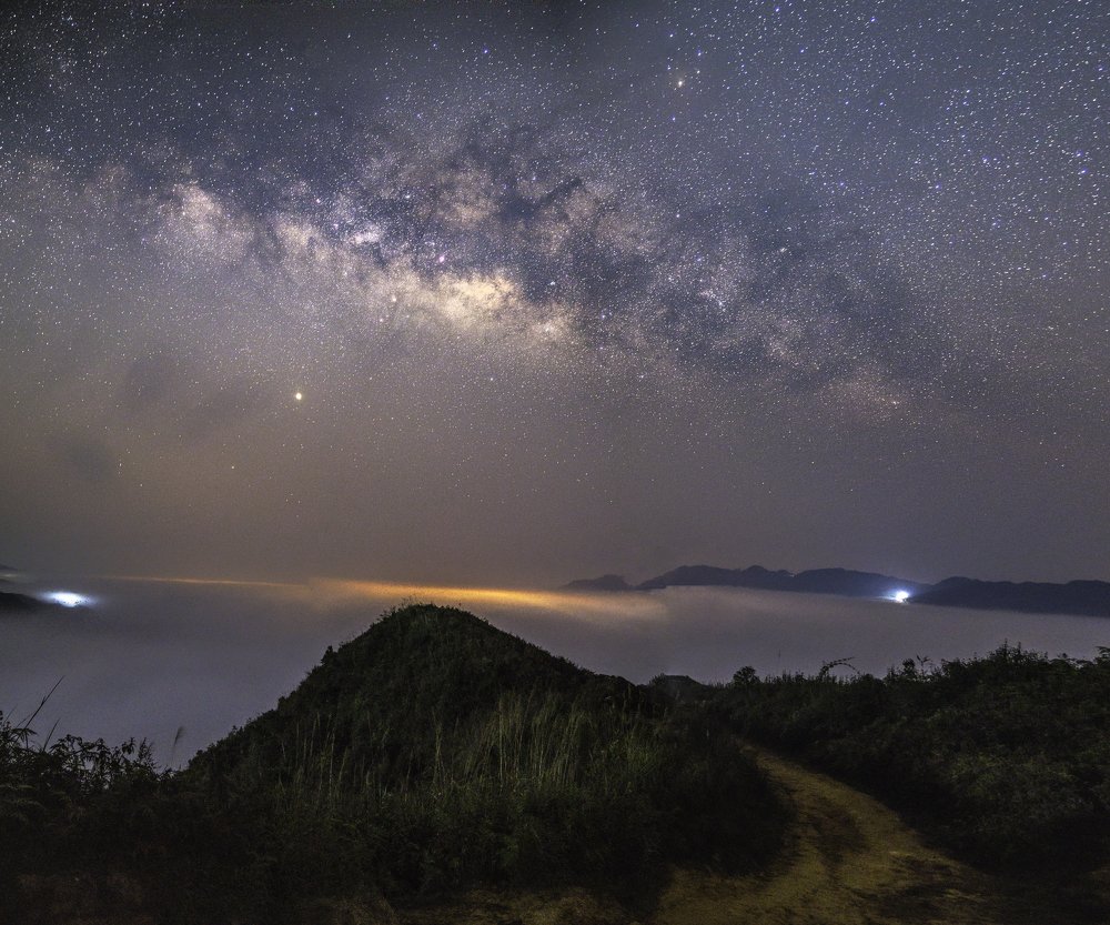 Photograph by Hoàng Hiếu