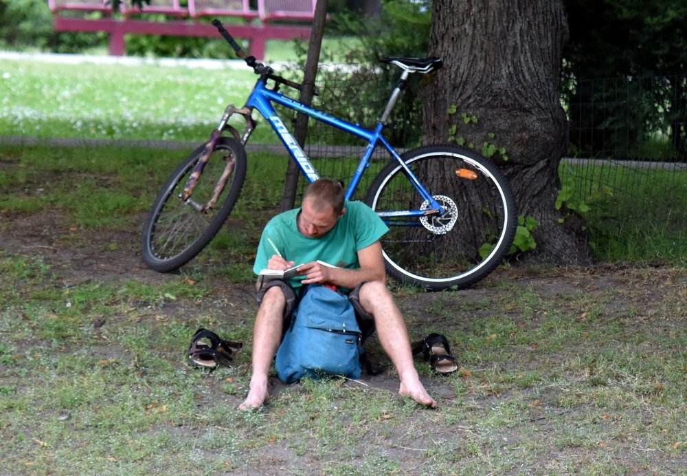 И в суете мирской мы сочиняем вирши / And in the vanity of the world we write verse