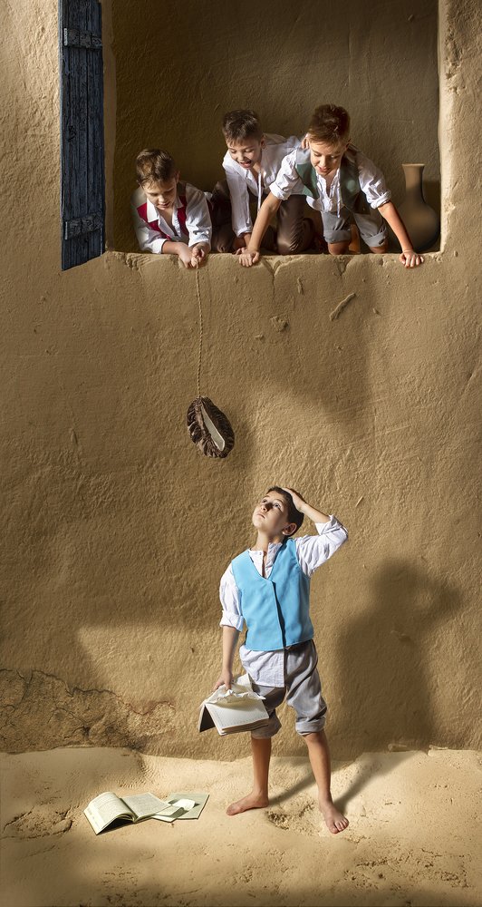 Hooking The Cap - Children's Games