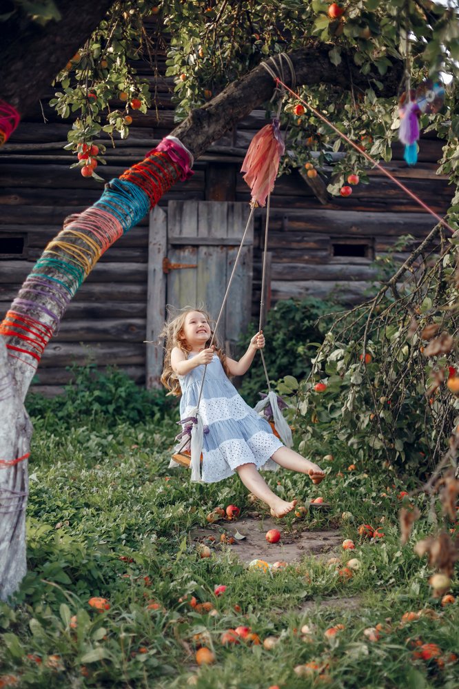 Крылатые качели летят, летят, летят...