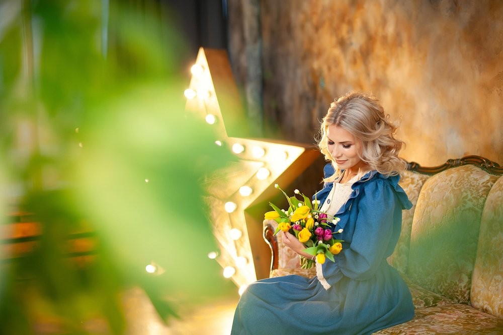 Женщина - загадка, женщина - весна.