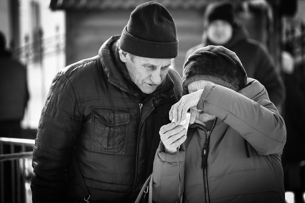 Старость-не торопись!