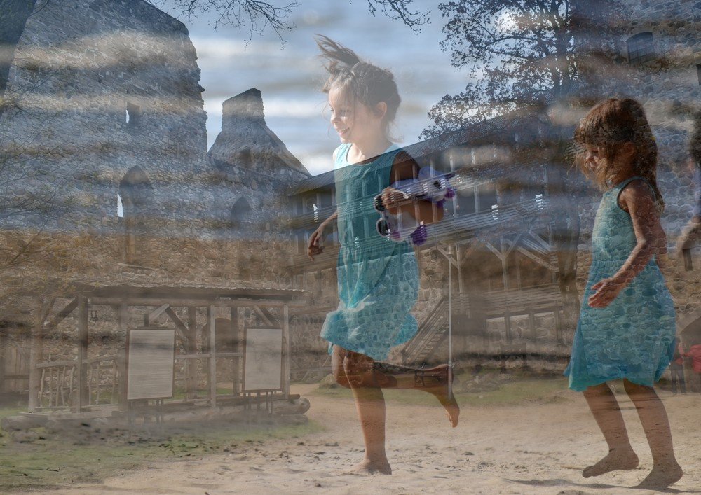 Старый мир уходит, новый приходит... / The old world is leaving, the new is coming ...