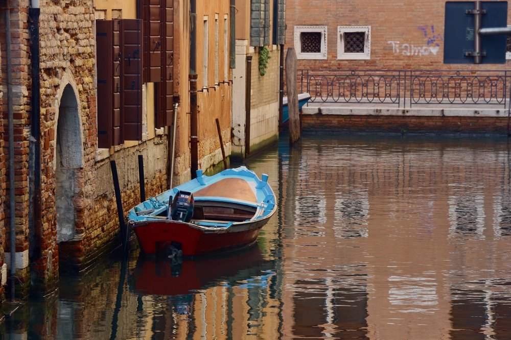 Photograph by Ahmet Aka