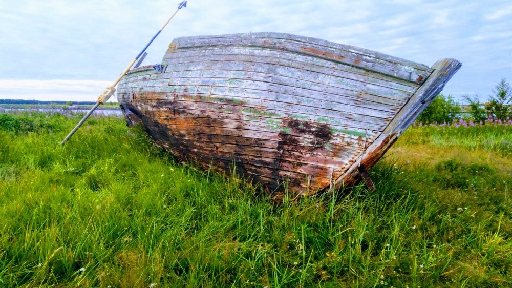 Разбитый баркас